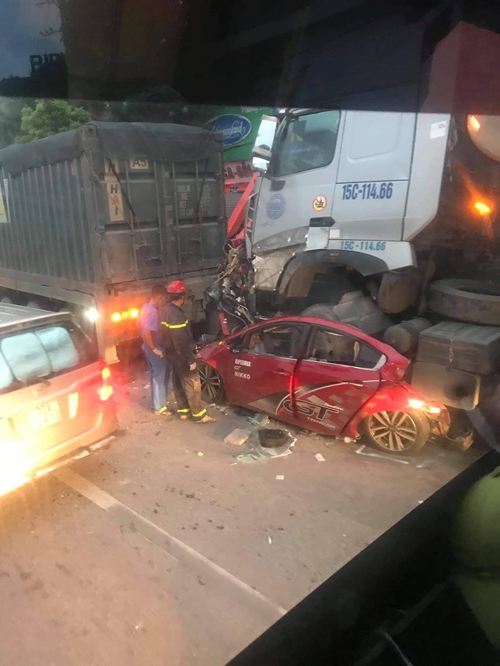 soi dang kiem xe container "de" xe  con khien 3 nguoi chet o long bien  ​ hinh 2