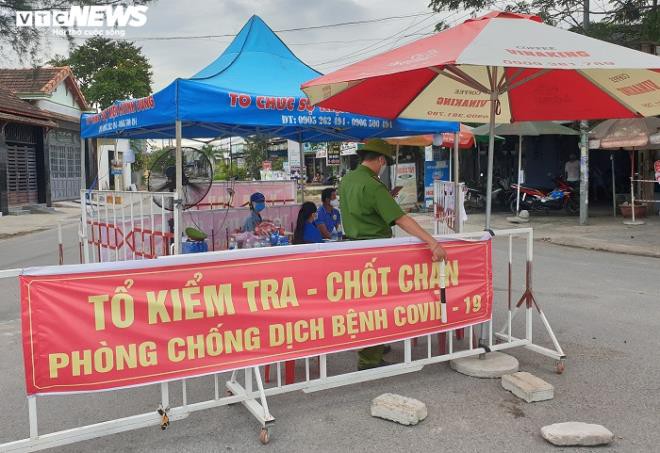 tiep tuc cach ly xa hoi 4 huyen, thi xa o quang nam tu 0h ngay 15/8 hinh 1