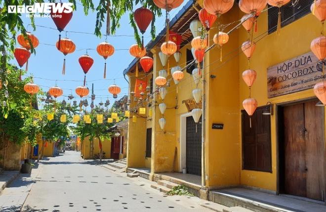 tiep tuc cach ly xa hoi 4 huyen, thi xa o quang nam tu 0h ngay 15/8 hinh 2