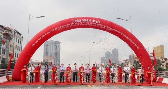 chinh thuc thong xe cau vuot nguyen van huyen - hoang quoc viet hinh 1