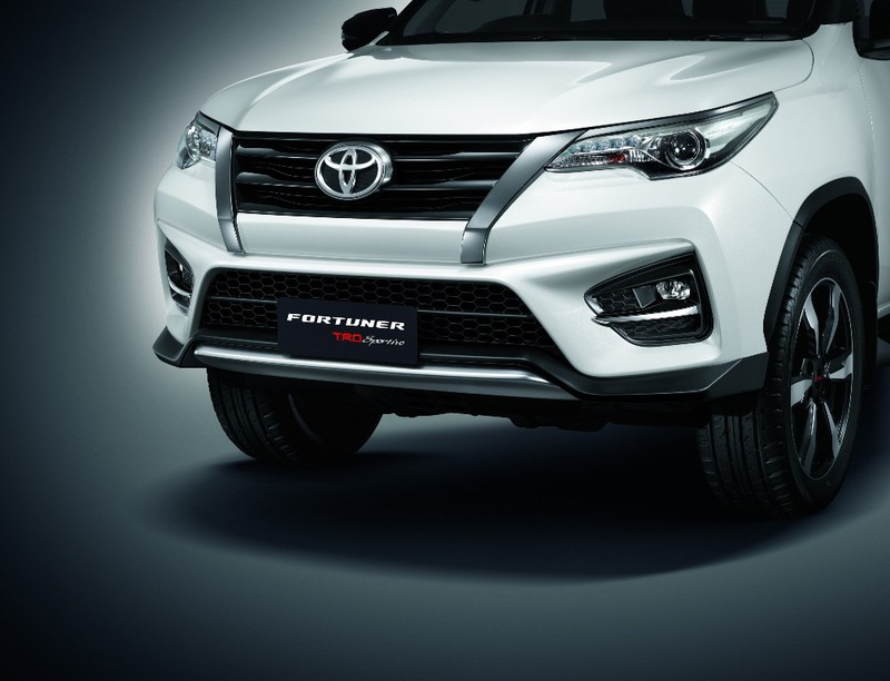 toyota fortuner trd sportivo ra mat tai thai lan co gi khac biet? hinh 3