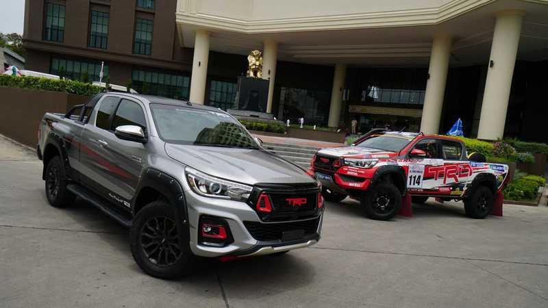 toyota sap ra mat hilux black rally edition ban trd hinh 3