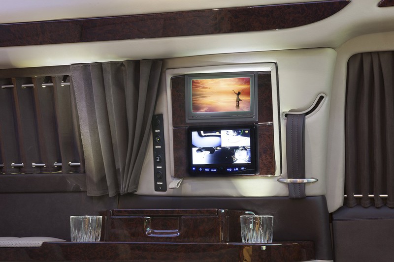 kham pha cadillac escalade chong dan cua add armor hinh 13