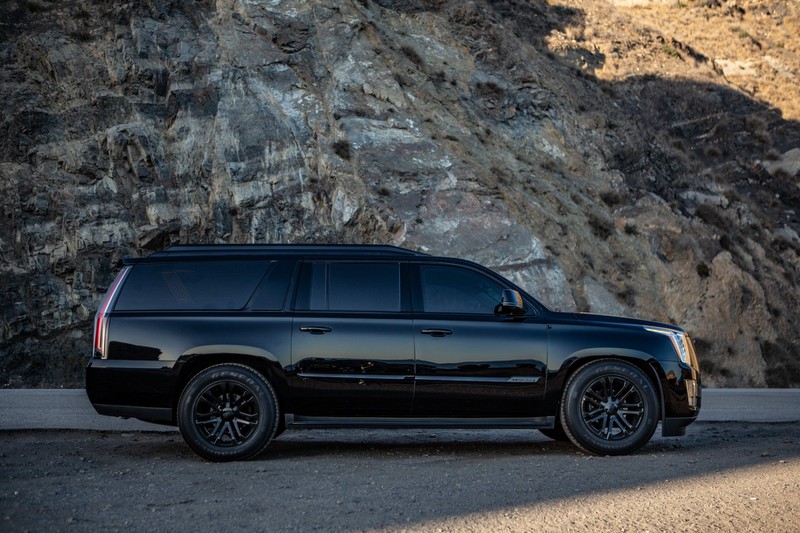 kham pha cadillac escalade chong dan cua add armor hinh 2