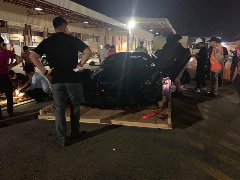 dai gia campuchia don 2 sieu pham laferrari trong dem hinh 1