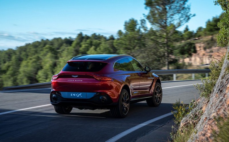 aston martin dat niem tin vao doanh so cua dbx hinh 1