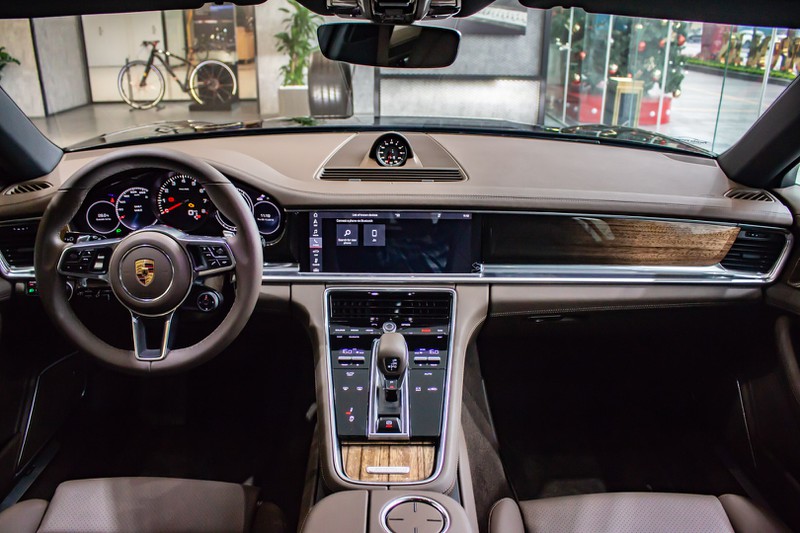 kham pha porsche panamera 4 sport turismo hon 6 ty tai viet nam hinh 11