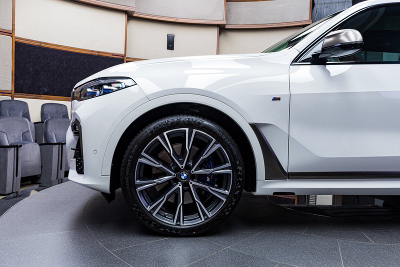 anh chi tiet bmw x7 ban mau son trang alpine cung noi that tartufo hinh 4