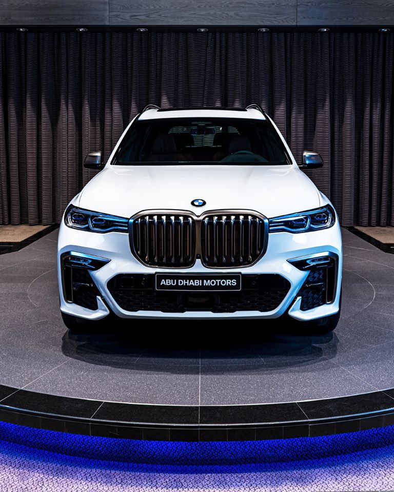 anh chi tiet bmw x7 ban mau son trang alpine cung noi that tartufo hinh 2