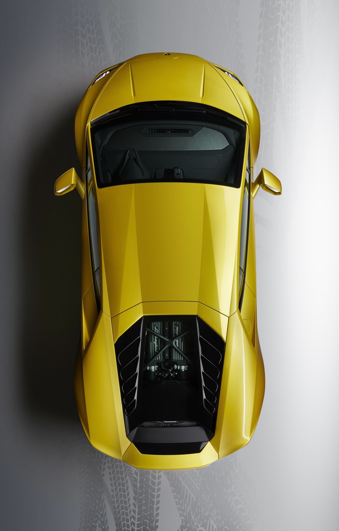 lamborghini ra mat phien ban dan dong cau sau cua huracan evo hinh 4