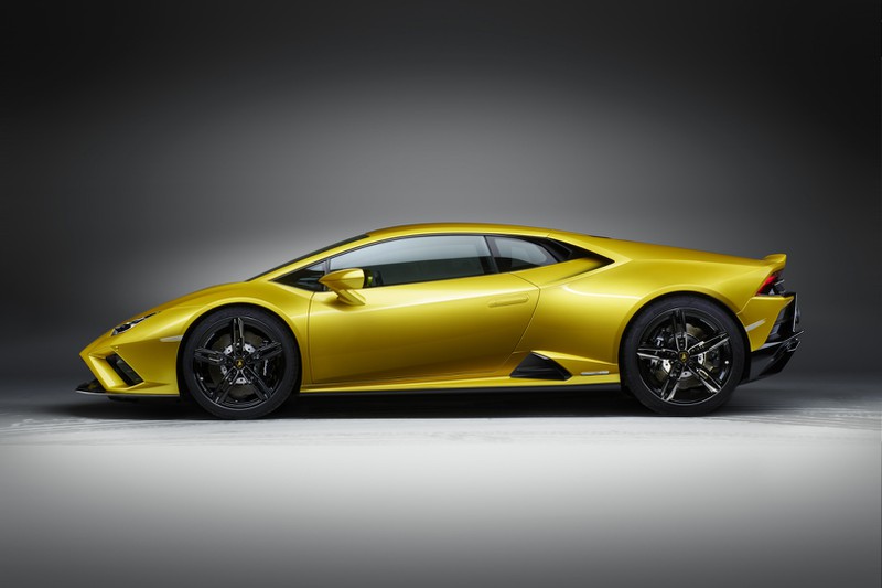 lamborghini ra mat phien ban dan dong cau sau cua huracan evo hinh 3