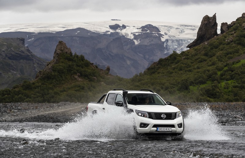 nissan navara at32 moi da san sang cho moi thu thach off-road hinh 2