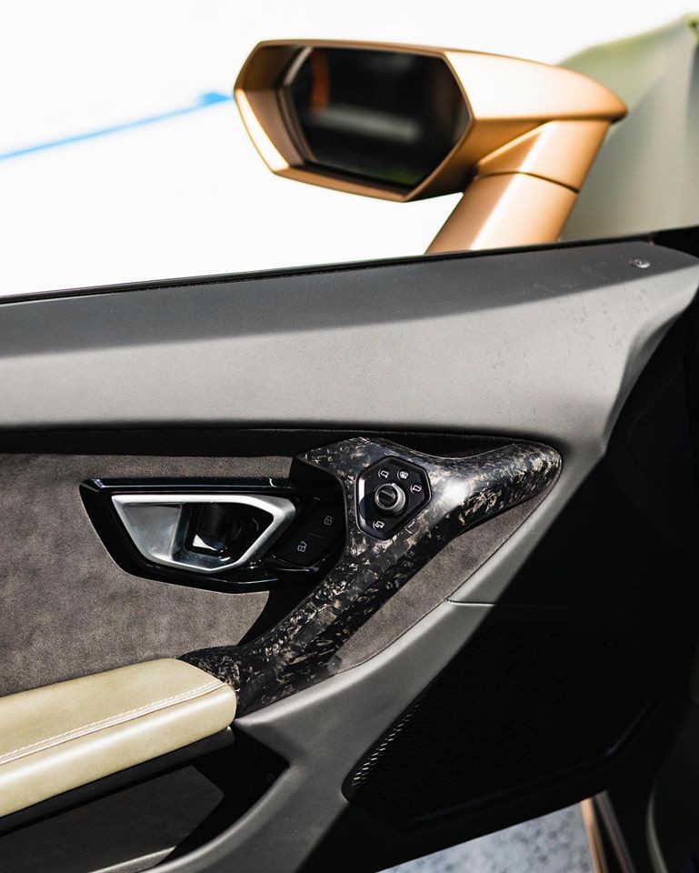 lamborghini huracan evo tro nen dac biet voi mau son xanh quan doi hinh 9