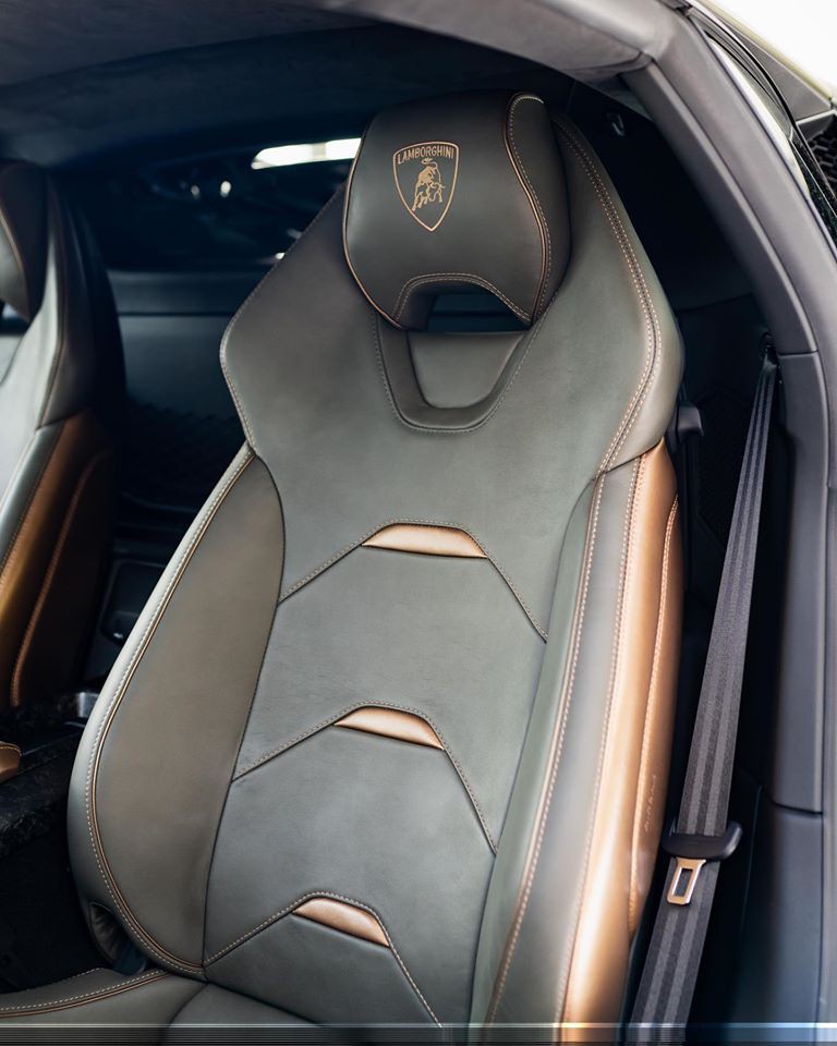 lamborghini huracan evo tro nen dac biet voi mau son xanh quan doi hinh 10