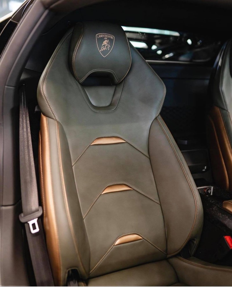 lamborghini huracan evo tro nen dac biet voi mau son xanh quan doi hinh 6