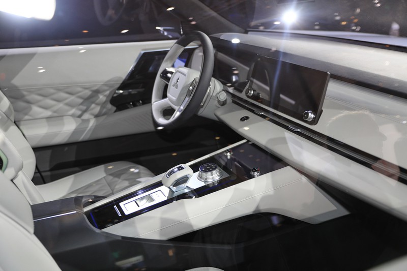 bat gap mitsubishi outlander 2021 chay thu tren duong pho hinh 6