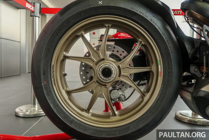 anh chi tiet ducati panigale v4 25th anniversary 916 co gia 2 ty dong hinh 6