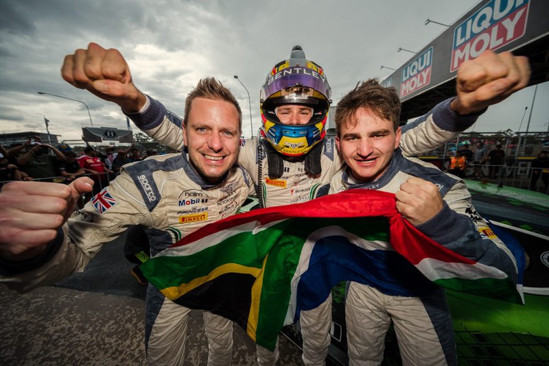 doi dua bentley gianh chien thang tai bathurst 12h hinh 4