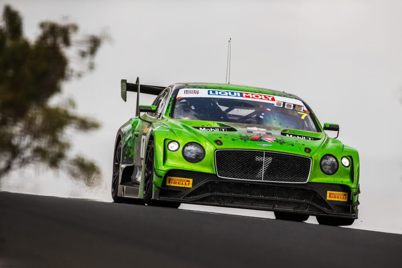 doi dua bentley gianh chien thang tai bathurst 12h hinh 1