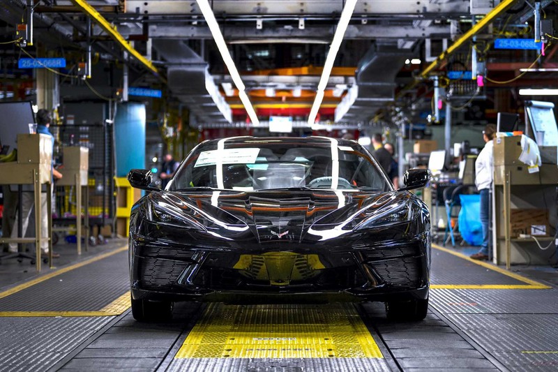 chevrolet bat dau san xuat corvette stingray (c8) thuong mai hinh 1