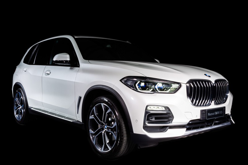 bmw va alcantara ket hop voi phien ban dac biet x5 timeless edition hinh 1