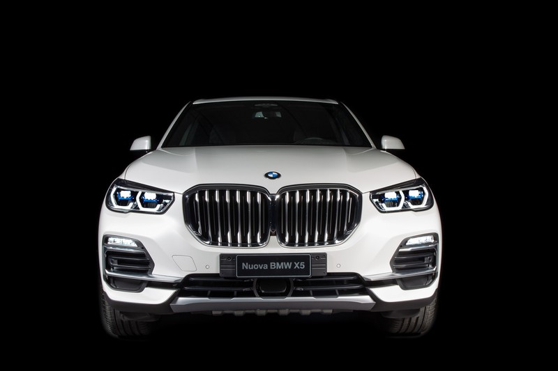 bmw va alcantara ket hop voi phien ban dac biet x5 timeless edition hinh 2
