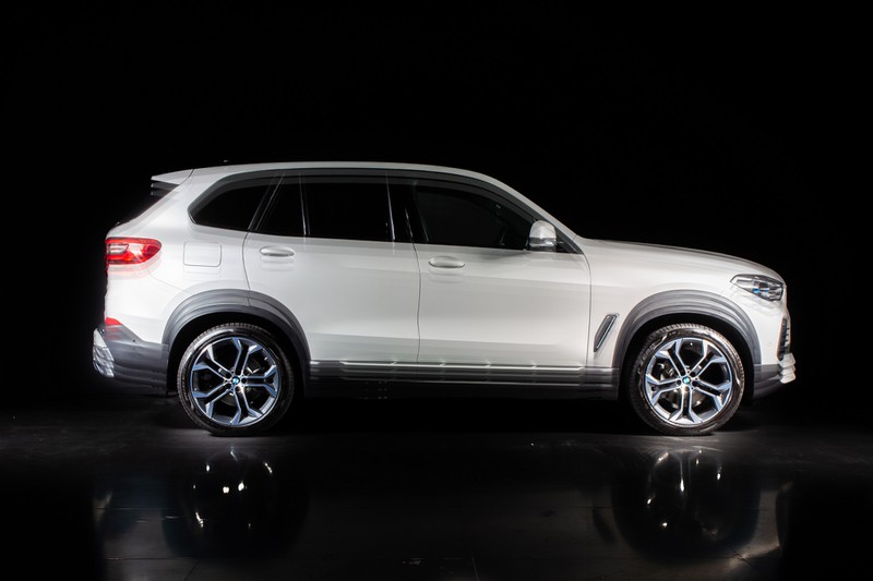 bmw va alcantara ket hop voi phien ban dac biet x5 timeless edition hinh 3