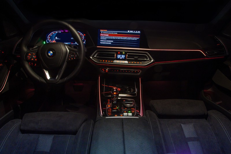 bmw va alcantara ket hop voi phien ban dac biet x5 timeless edition hinh 7