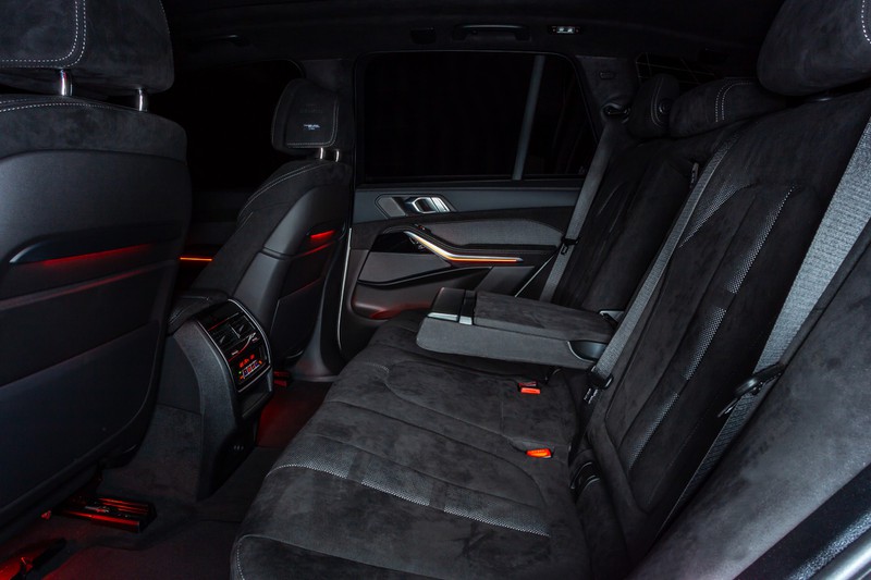 bmw va alcantara ket hop voi phien ban dac biet x5 timeless edition hinh 8
