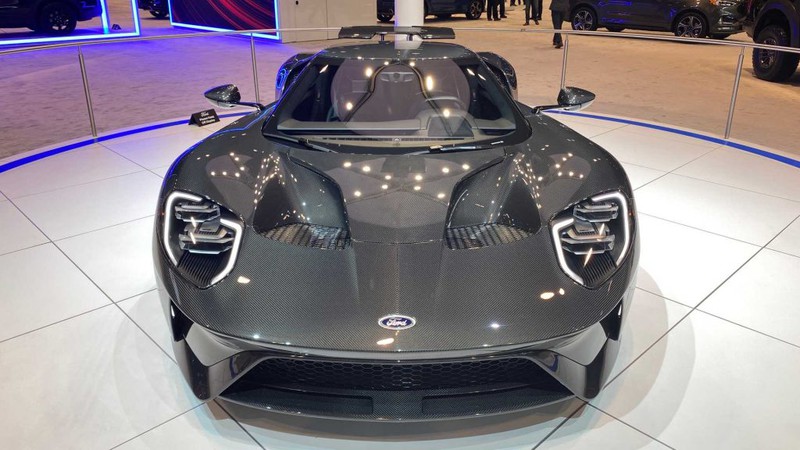 ford ton den 3 tuan de hoan thanh mot chiec gt liquid carbon edition hinh 2