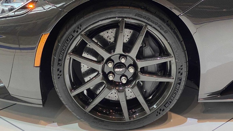 ford ton den 3 tuan de hoan thanh mot chiec gt liquid carbon edition hinh 4