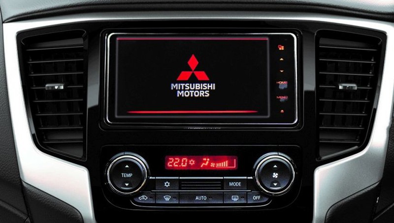 mitsubishi triton vgt mt premium moi duoc nang cap hien dai hon. hinh 11