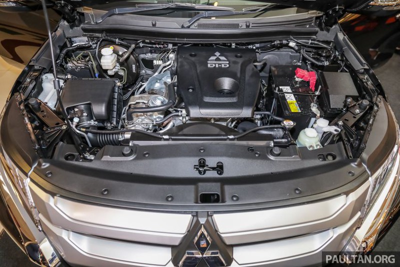 mitsubishi triton vgt mt premium moi duoc nang cap hien dai hon. hinh 8