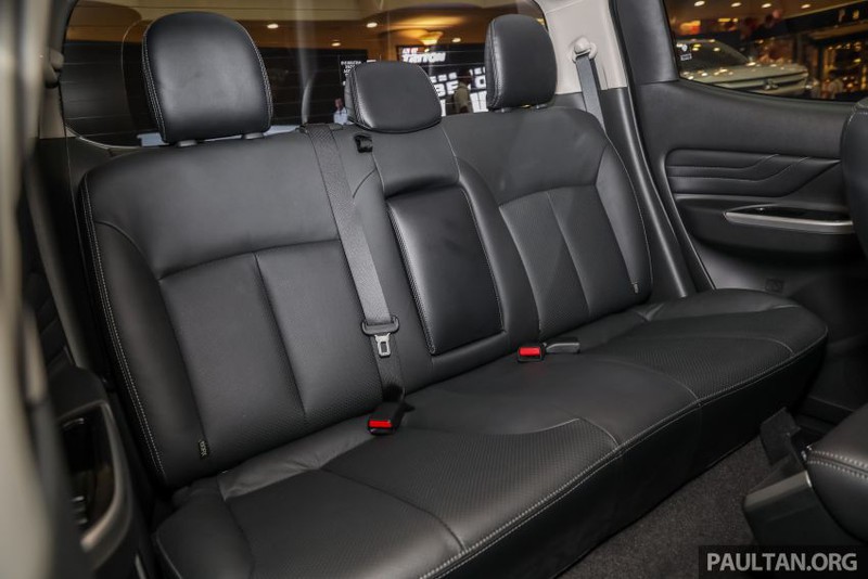 mitsubishi triton vgt mt premium moi duoc nang cap hien dai hon. hinh 13