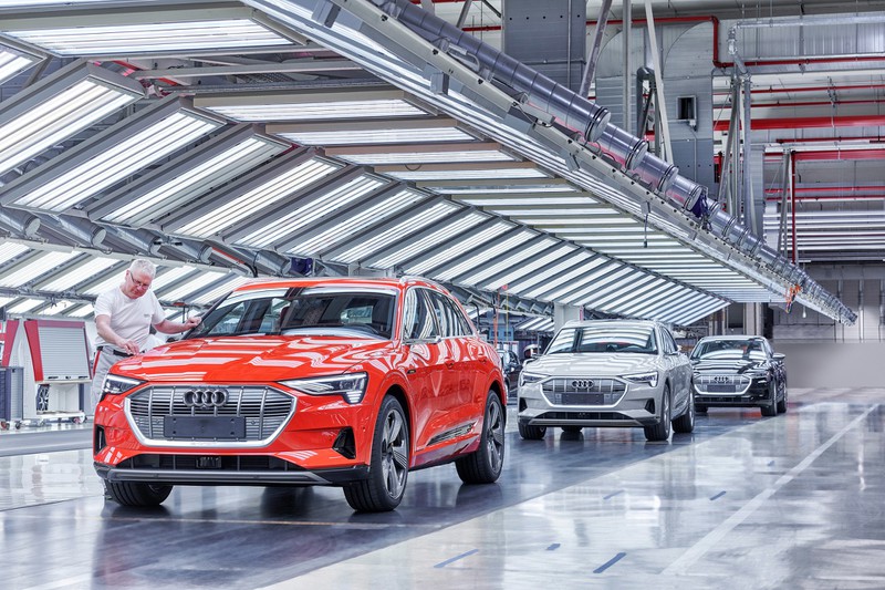 audi tam thoi ngung san xuat e-tron vi khong du linh kien hinh 1