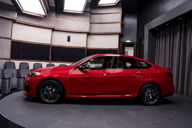 ngam nhin bmw m235i gran coupe tai abu dhabi hinh 3