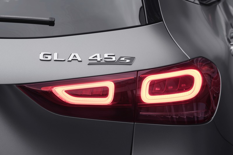 mercedes gla 45 amg chinh thuc ra mat voi nhieu thay doi hinh 7