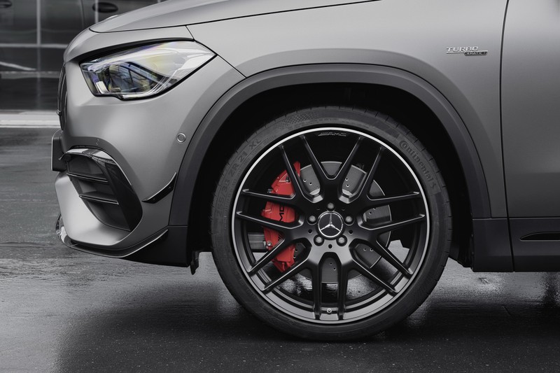 mercedes gla 45 amg chinh thuc ra mat voi nhieu thay doi hinh 9