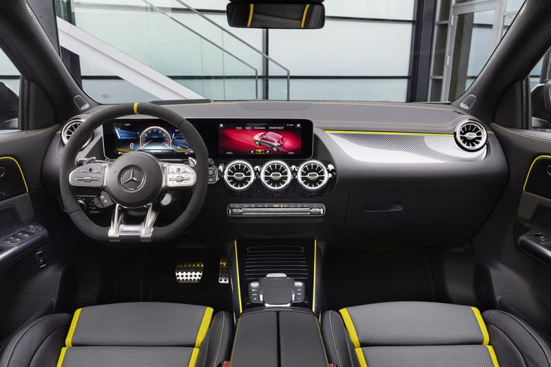 mercedes gla 45 amg chinh thuc ra mat voi nhieu thay doi hinh 11