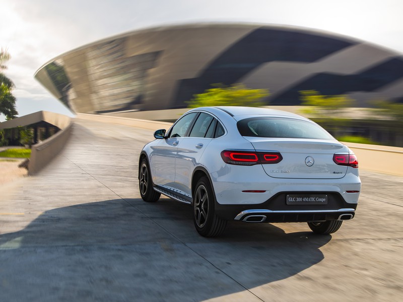 anh chi tiet mercedes glc 300 4matic & glc 300 4matic coupe  hinh 4
