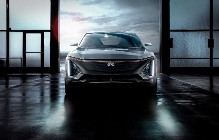cadillac lyriq phai hoan ra mat do dich covid-19 hinh 2