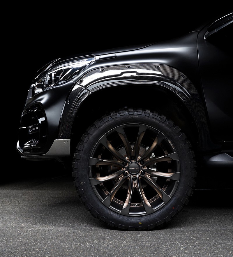 sports line black bison edition - chiec hilux "ngau" nhat ra mat hinh 6