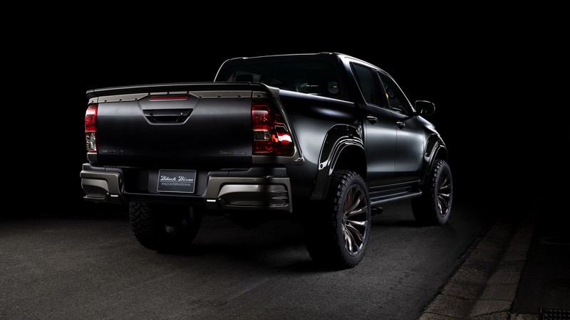 sports line black bison edition - chiec hilux "ngau" nhat ra mat hinh 3