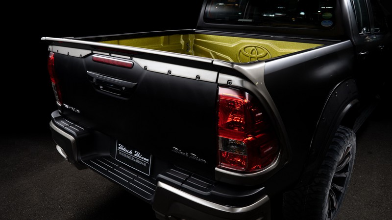 sports line black bison edition - chiec hilux "ngau" nhat ra mat hinh 5