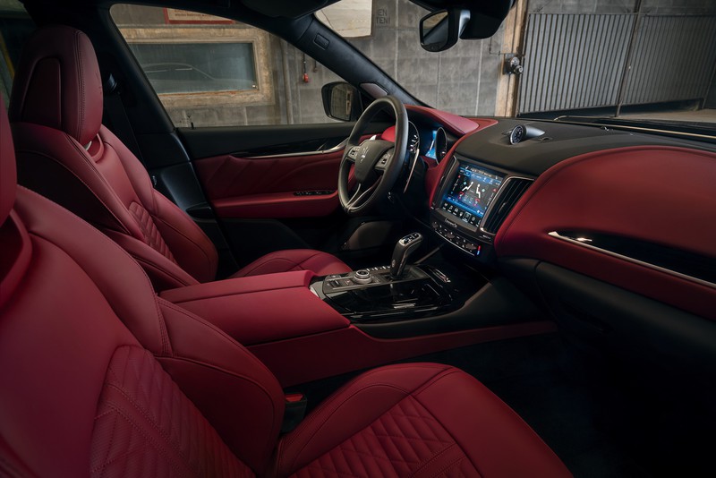 ra mat goi do novitec cho maserati levante trofeo hinh 9