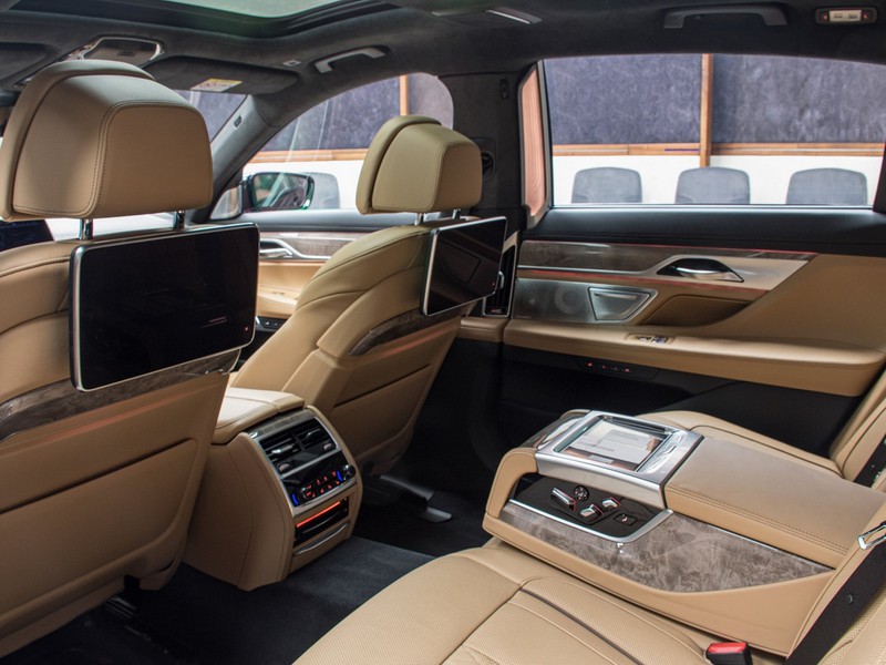 bmw 750li 2020 an tuong voi mau son royal burgundy red hinh 11