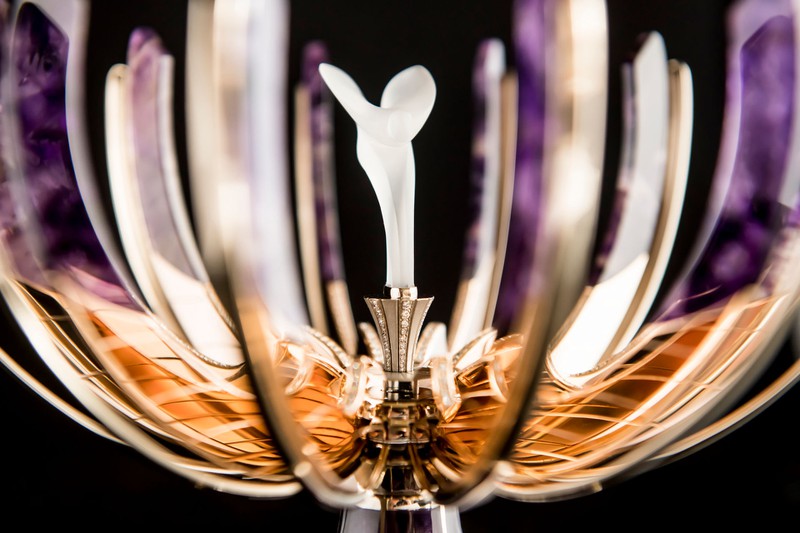 lan dau lo dien hinh anh trung phuc sinh faberge cua rolls-royce hinh 1