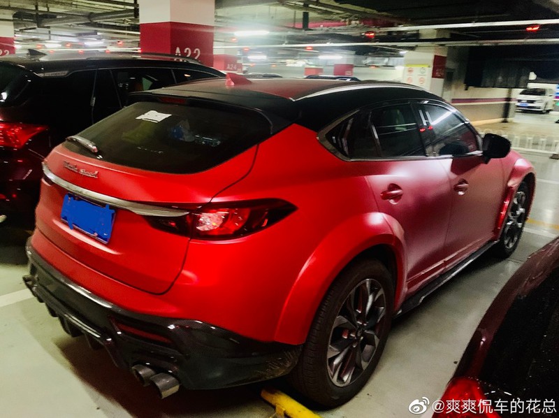 bien chiec mazda cx-4 tro thanh mot chiec maserati levante hinh 2