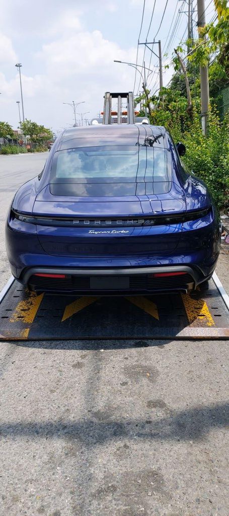 porsche taycan dau tien ve viet nam hinh 4