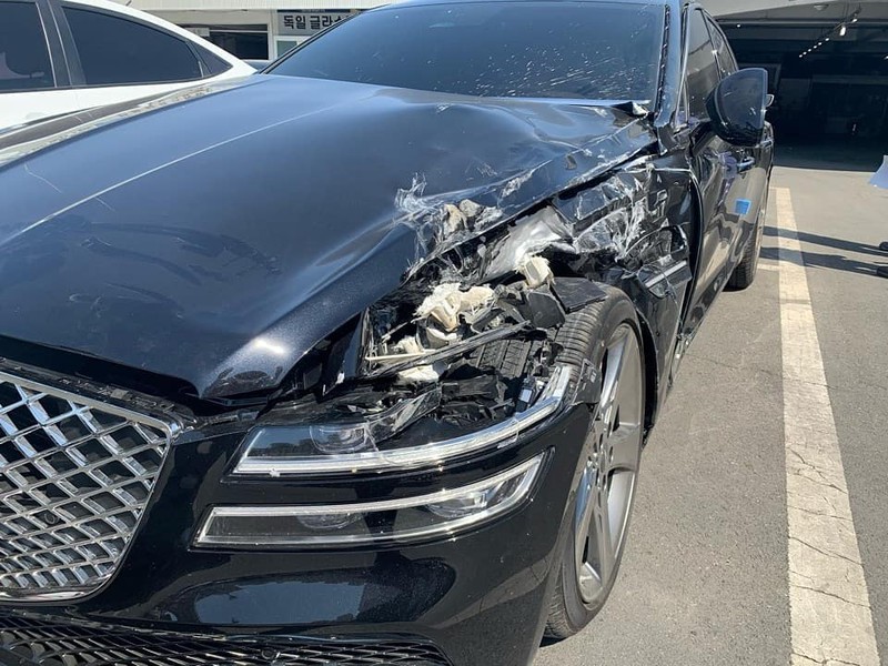 genesis g80 gap tai nan chi sau vai phut lan banh hinh 1